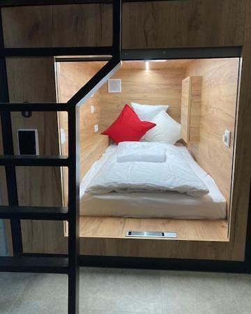 Capsule Hostel Zizkov Tower Прага Экстерьер фото