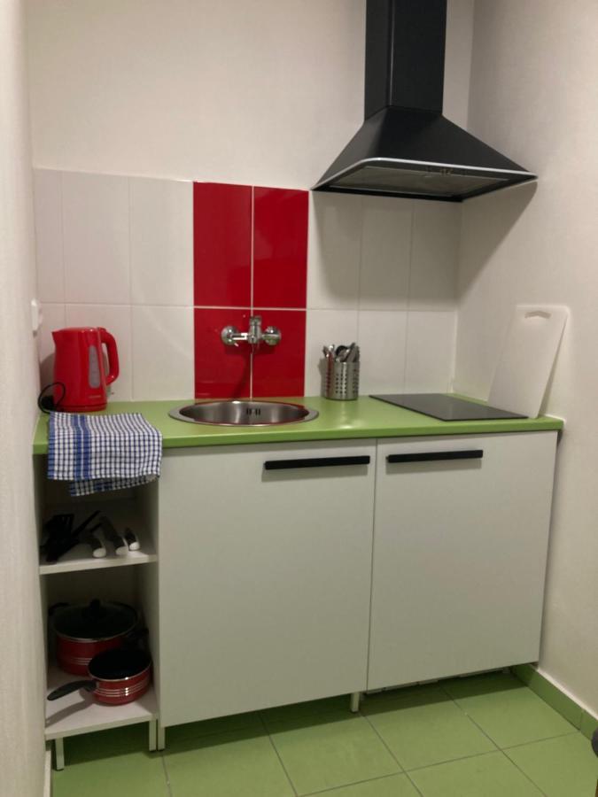 Capsule Hostel Zizkov Tower Прага Экстерьер фото
