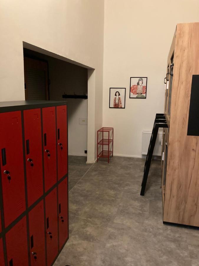 Capsule Hostel Zizkov Tower Прага Экстерьер фото