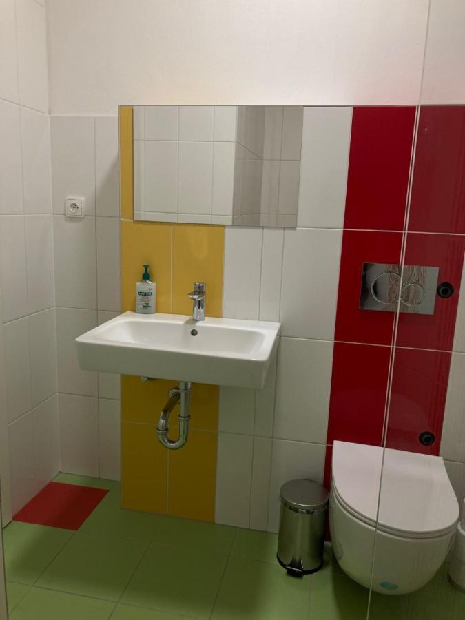 Capsule Hostel Zizkov Tower Прага Экстерьер фото