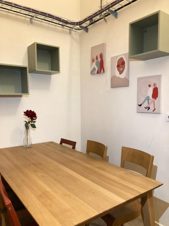 Capsule Hostel Zizkov Tower Прага Экстерьер фото