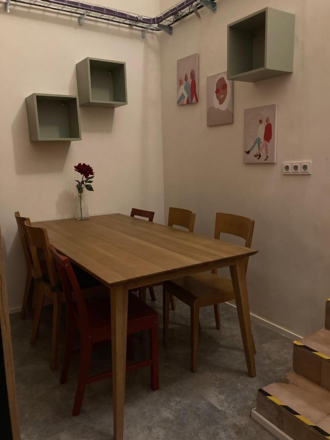 Capsule Hostel Zizkov Tower Прага Экстерьер фото
